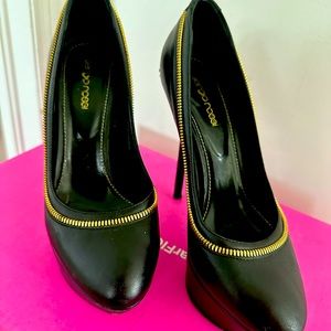 Sergio Rossi from Italy, black leather, Lady’s shoes. 5-1/4” high heel.